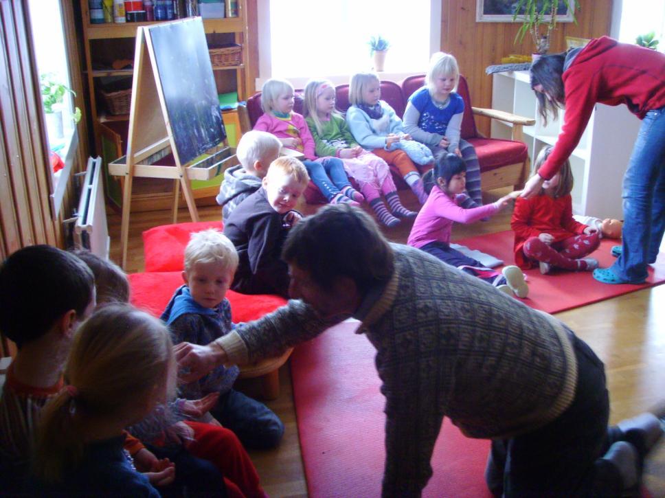 7 4 Språkleg meistring 4.1 Innleiing Vi definerer språk som ein måte å få kontakt med andre verbalt eller nonverbalt.