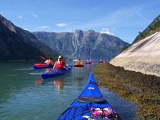 Klatring/rappellering, fossefallhopp, downhill mountainbiking, havkajakk på fjorden, kajakkpadling på Eidfjordvatnet, elvepadling, funrafting, breturer, sykkel- og kanoutleie, vinteraktiviteter, og