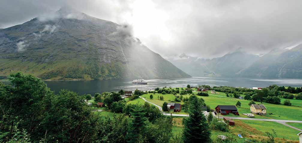 Trym Ivar Bergsmo DAY 2 orthbound HJØRUDJORD Kristiansund Molde Ålesund Torvik Måløy Hjørundfjord lorø Trondheim HJØRUDJORD Bergen OK 640 Period: 02.09-01.11 Duration: 2 hours 15 min.