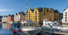 Etter bybrannen i 1904 ble Ålesund gjenreist i den kontinentale byggestilen som preges av spir, tårn og detaljrike ornamenter.