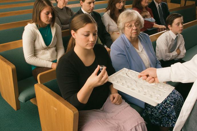 JULI: ORDINANSER OG PAKTER Hva vil det si å påta meg Jesu Kristi navn? Når vi blir døpt, inngår vi pakt om å påta oss Jesu Kristi navn.