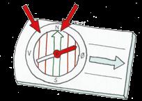 Hold kompasset flatt i hånden. Den røde kompassnåla vil svinge fritt og stille seg inn mot nord. Drei kompasset til kompasshuspila (N-merket) faller sammen med den røde kompassnåla.