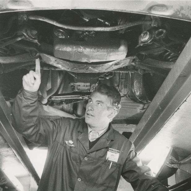 Statens vegvesen er, og har vært eneste offentlig forvaltningsorgan for kjøretøy i Norge. Opprettelsen av bilsakkyndig og den første motorvognloven allerede i 1912.