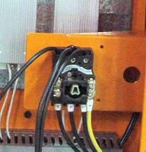 ELEKTRISK TILKOBLING Hovedstrømkabelen skal kobles til hovedstrømbryter (Fig. 1) inne i elektro skapet (Fig.