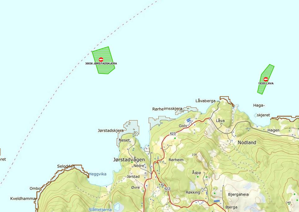 Fig 1: oversiktsbilde av plassering av lokalitet Jørstadskjera ved Ombo, og nærbilde som viser dybdedata mot land. Kartet viser nærliggende tareskogforekomster som brun.