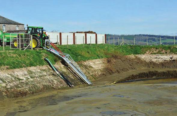 Maskinen er enkel i bruk og plasseres i posisjon med en hydraulisk sylinder og vidvinkel kraftoverføringsaksel.