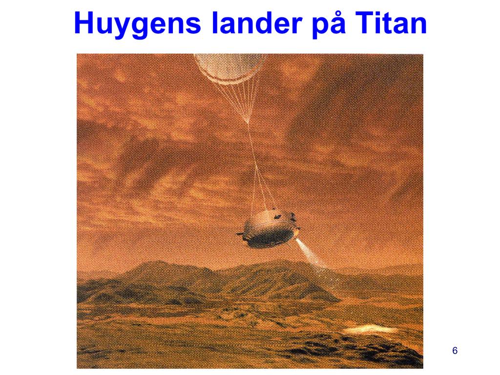 Huygens ble frigjort fra Cassini allerede 1 juledag 2004. Den fløy så til Titan, og entret Titans tette atmosfære, som har et gasstrykk ved bakken på 1.5 bar.