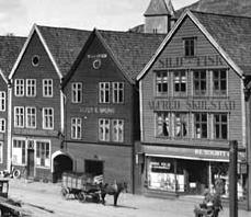 1900-1914 Lukket første etasje Illustrasjoner/Kilder Fotografi i Riksantikvarens arkiv, merket 1913.