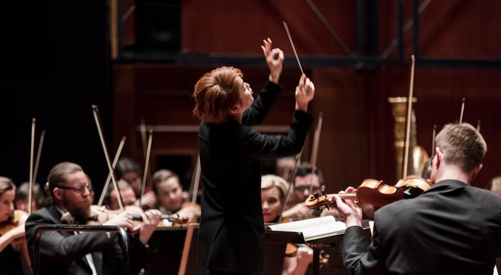 NESTE KONSERT OLAVSHALLEN T0RSDAG 26. OKTOBER 2017 KL. 19.30 BRAHMS' FØRSTE Dirigent Han-Na Chang Bartók Musikk for strykere, slagverk og celesta Brahms Symfoni nr.