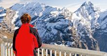 ØSTERRIKE SVEITS Hvis det viktigste i bagasjen din er ski eller snowboard er Østerrike perfekt for ditt high school-år. Her er du alltid i nærheten mektige alpetopper.