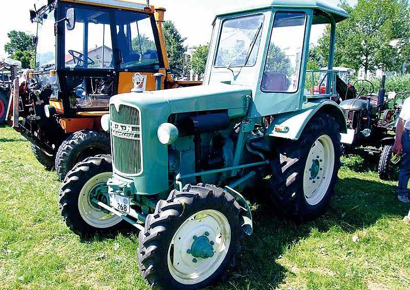 Etterkrigstid og gjenoppbygging Rømskog bygdebok bind 3 275 MAN-traktor, modell 1951, av samme type som Hans Taraldrud brukte i skogen.