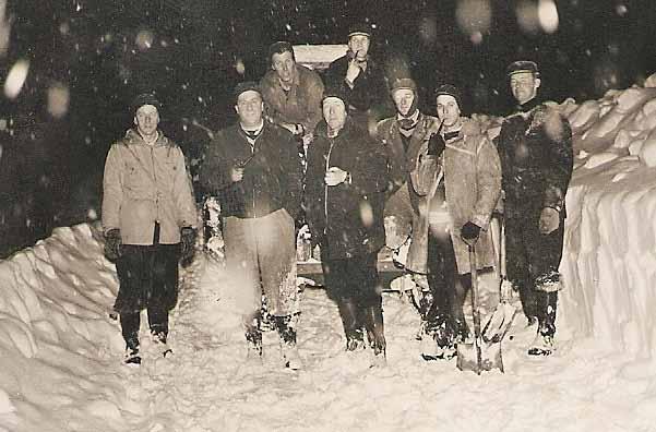 292 Rømskog bygdebok bind 3 Etterkrigstid og gjenoppbygging Nærbildet av brøyterne er tatt klokka to om natta 2. mars 1954.