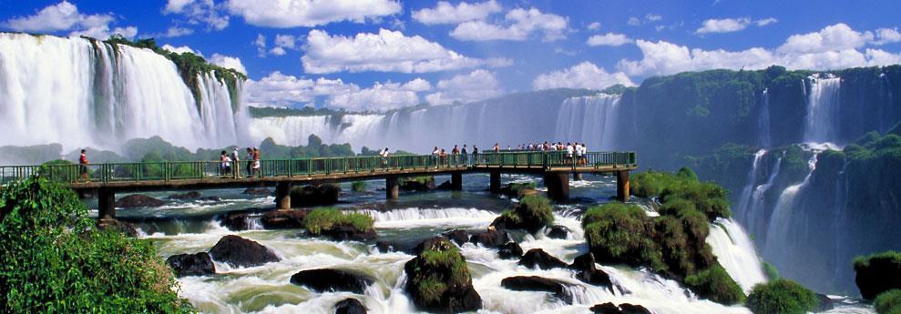 Dag 5 Valgfri utflukt og Iguaçu Falls (F, M) I dag blir det mulighet for å bli med på en ekstra utflukt til Favelaen på formiddagen, sammen med en lokal guide - kr. 370,- pr. person.