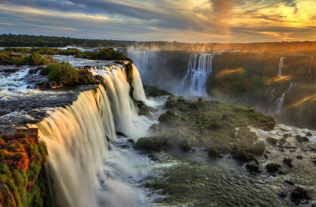 7 Dag 7 Iguaçu-elven - ca. 6,5 timers utflukt (F, L, M) Etter frokost kjører vi til Iguazu River, på grensen mellom Brasil og Argentina.