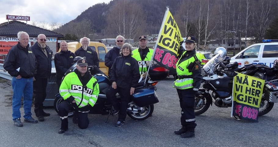 Hvert år blir motorsyklister drept og skadd i kollisjoner med biler Den vanligste situasjonen er at bilføreren ikke overholder