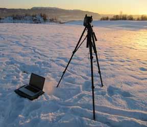 satellittgeometri fører til vinkelrett skjæring og et