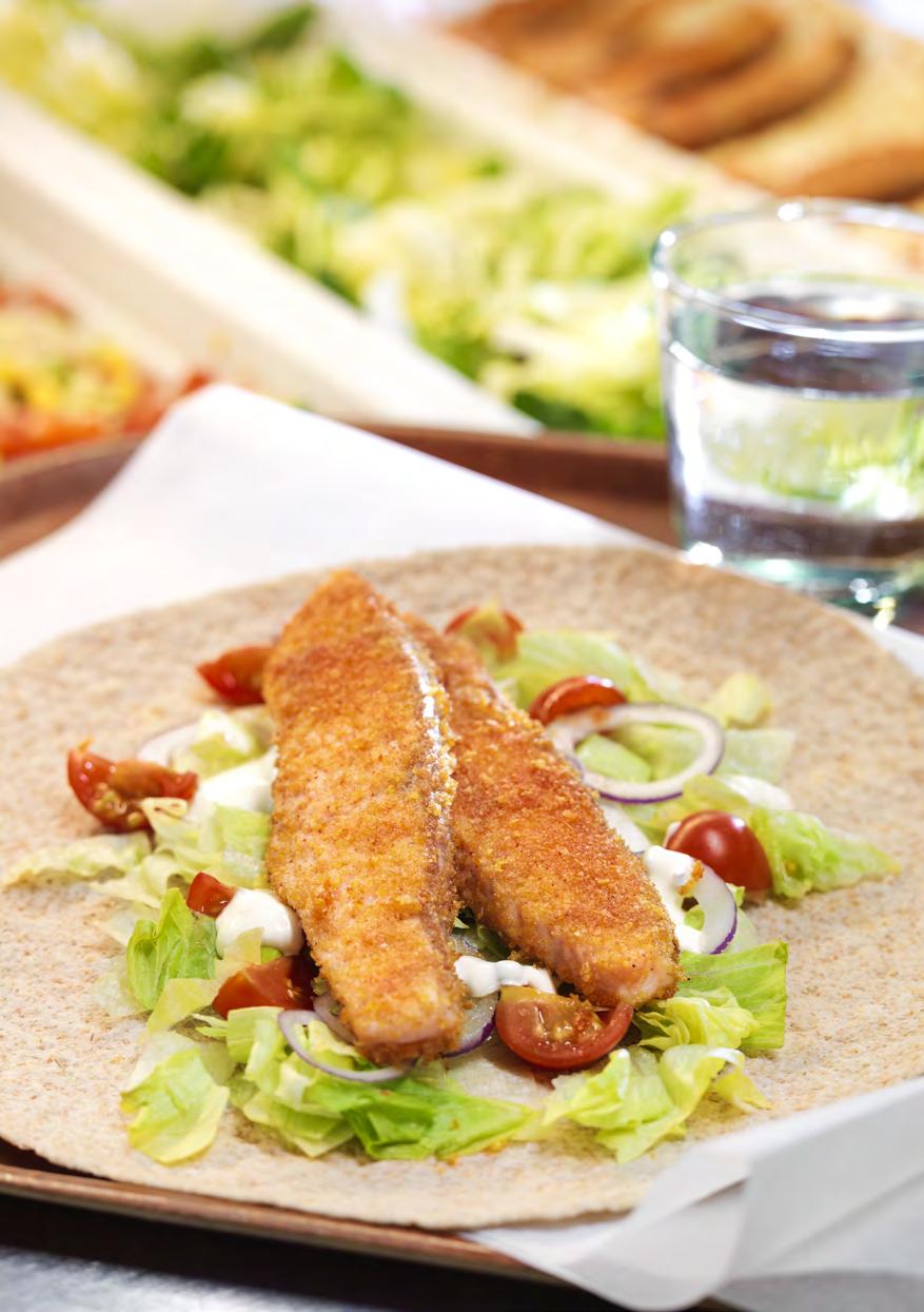 WRAPS MED CRISPY LAKS TIL 4 PORSJONER: Sett stekeovnen på 180 C. 600 g laksefilet Fjern skinn og bein fra laksefileten hvis nødvendig. 1 pk crispy chicken krydderblanding Del den i tynne skiver.