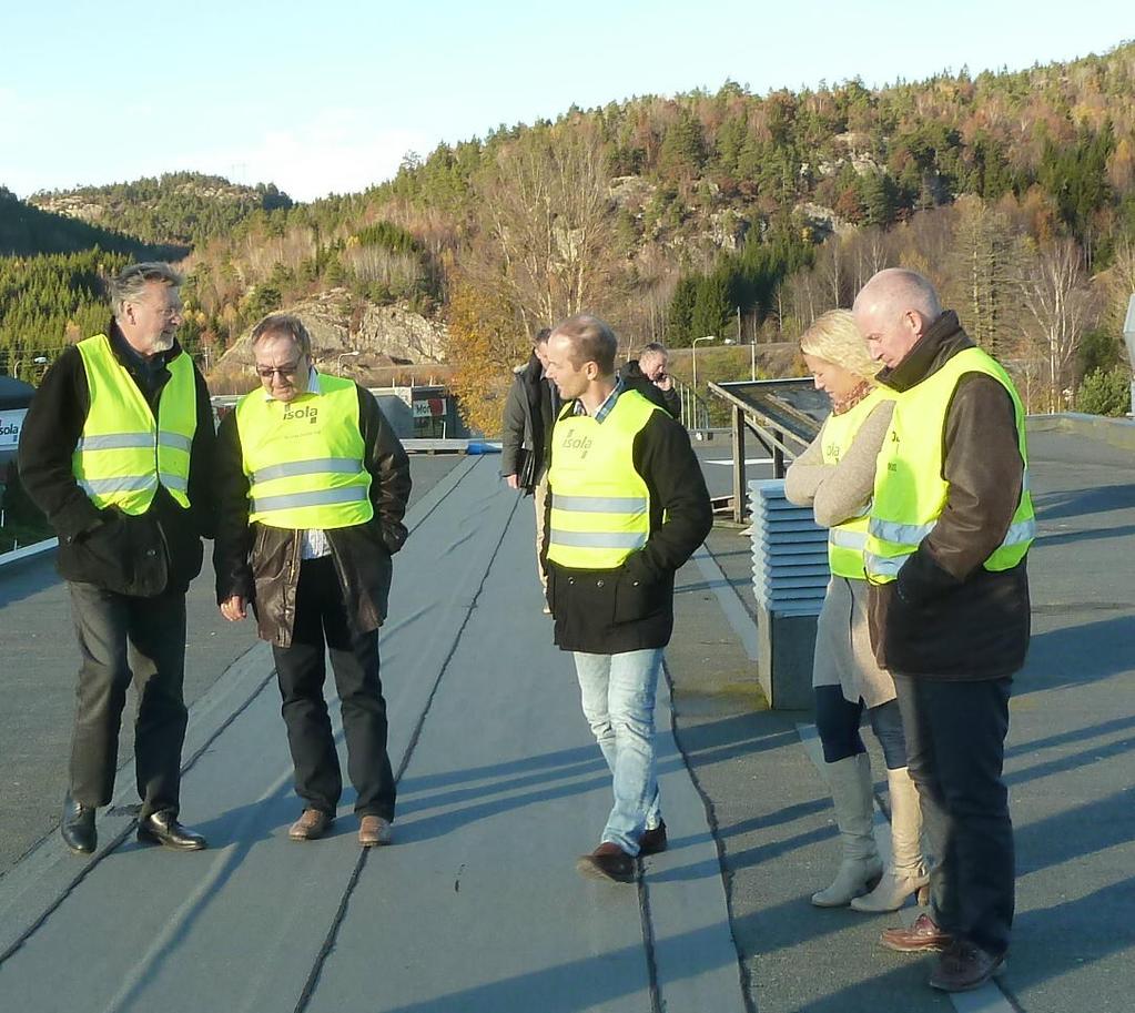 Gruppen fikk også en omvisning i fabrikken, hvor Isolas helautomatiserte høylager for lagring av 4.