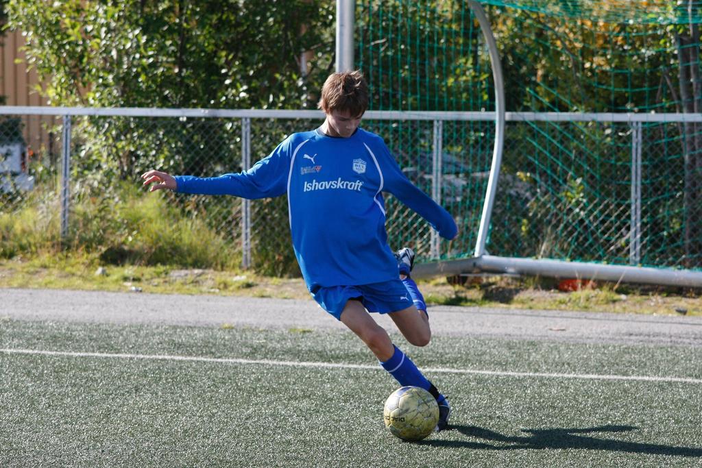 Formasjoner Femmerfotball i BUL spilles i hovedsak med to bak og to foran.