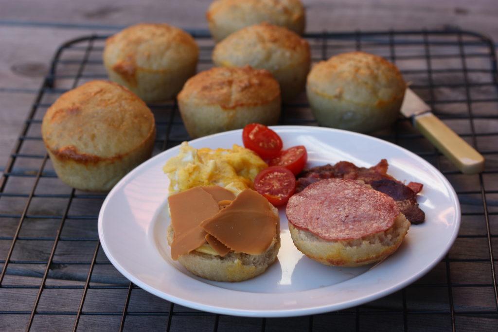 Eltefrie rundstykker, barnas favorittfrokost Dette var frokosten vår i dag. Barna mine elsker disse rundstykkene som er verdens enkleste å lage!