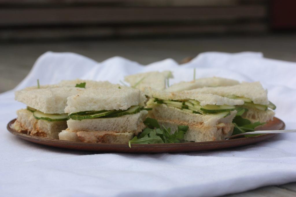 Oppskriften har jeg fra Tidningen Hembakat Krabbesandwich (perfekt til Afternoon tea ) Jeg er brakkesjuk.