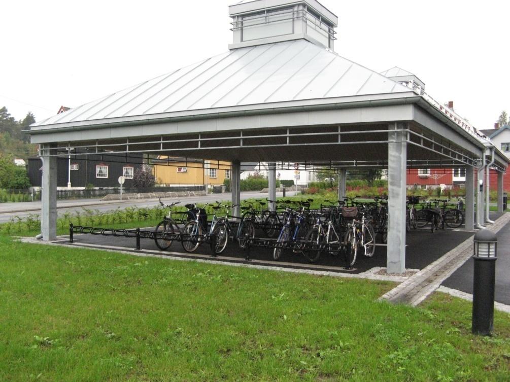 7.2 Plassering av sykkelparkering I Sandefjord er aktuelle målpunkter: Boligområder Boligbebyggelsen består av en blanding av eneboliger/rekkehus hvor en parkerer sykkelen på egen grunn, men også