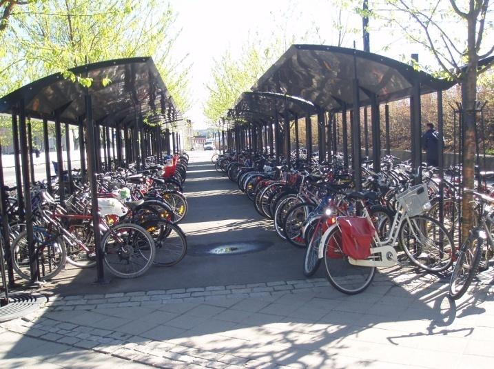 Knutepunkter for kollektivtransport For å kunne tilby et reelt alternativ til bilbruk, må sykkel og kollektivtransport knyttes