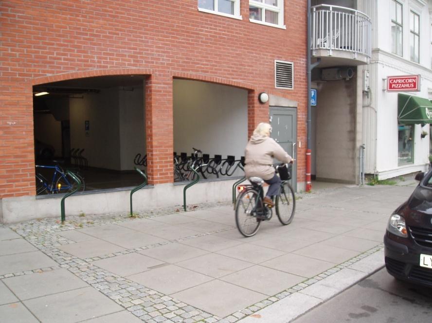 7.3 Krav til opparbeidelse av sykkelparkeringsplasser i bygningsvedtektene Sandefjord kommune bør innarbeide krav til sykkelparkeringsplasser ved planlagte større boligkomplekser i sine