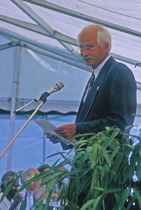 Til minne: Cornelis C. Berg (2. juli 1934-31. august 2012) Per H. Salvesen Arboretet og Botanisk hage, Universitetsmuséet i Bergen, Mildevegen 240, N-5259 Hjellestad (per.salvesen@um.uib.no).