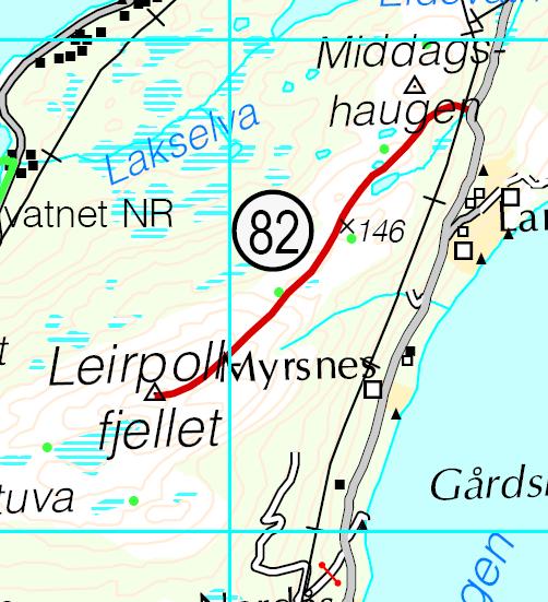 5 km fra krysset. Det er ikke merket løype til topps, men herfra er det bare å følge ryggen oppover langs en utydelig sti som etter hvert forsvinner.