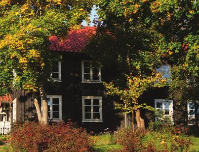 3 Eksempel på bra uterom bestående av hus, grøntareal, busker og tre samt fin tørrmur som fanger opp