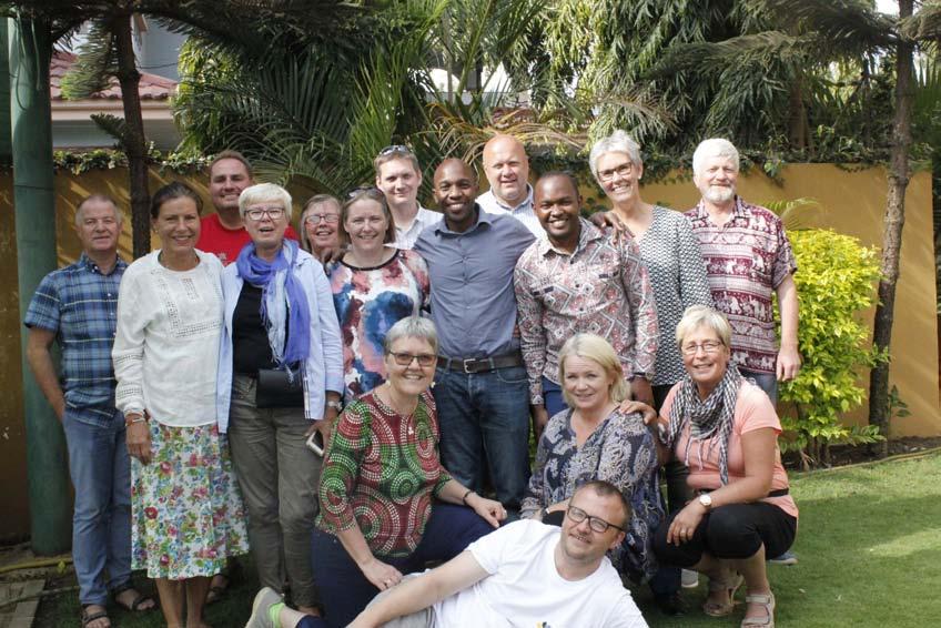 Bindal Menighetsblad Side 5 Fantastisk Tanzaniatur med Kirkens Nødhjelp For første gang har Kirkens Nødhjelp tatt med frivillige medarbeidere til Tanzania for å vise deres arbeid der.