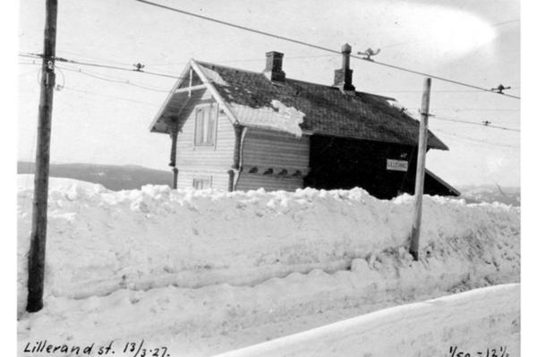 Lillevand stasjon, 1927.