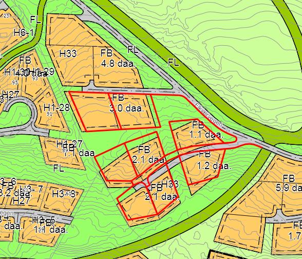 Sak 58/17 Utsnitt fra gjeldende reguleringsplan med ny tomte- og vegplassering tegnet med rødt på over.