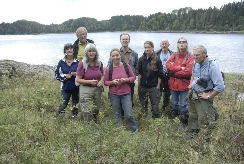 NATUR I ØSTFOLD 27(1-2) 2008 ØBF-turreferater 2007 direkte herfra til Kykkelsrud. Der parkerte vi ved kraftanlegget før vi gikk ned til Glomvika, en bukt i Glomma.