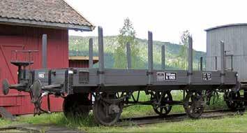 De eldste N-vognene finner vi på smalt spor, hvor det noen år ble bygd vogner uten staker. På normalspor målte vognkassen 2,44 x 7,01 meter, og dette ble beholdt som standard i over 25 år.