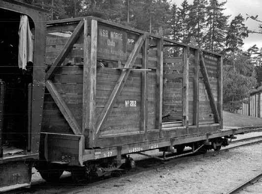 Etter hvert som flere personvognene ble restaurert, og kapasiteten ble bedre, ble vognkassen revet av og vognen tilbakeført som godsvogn.