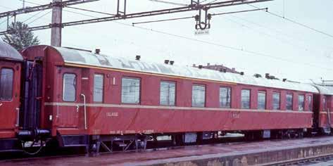AB10 24101 i tog på Hamar stasjon i 1977. Foto: Thor Bjerke Under interiørbilder fra vognen. Foto: Kjetil Næss BCo2c (ny) - ABo2c (1956) - AB10 (1970) - B10 (1979) nr.