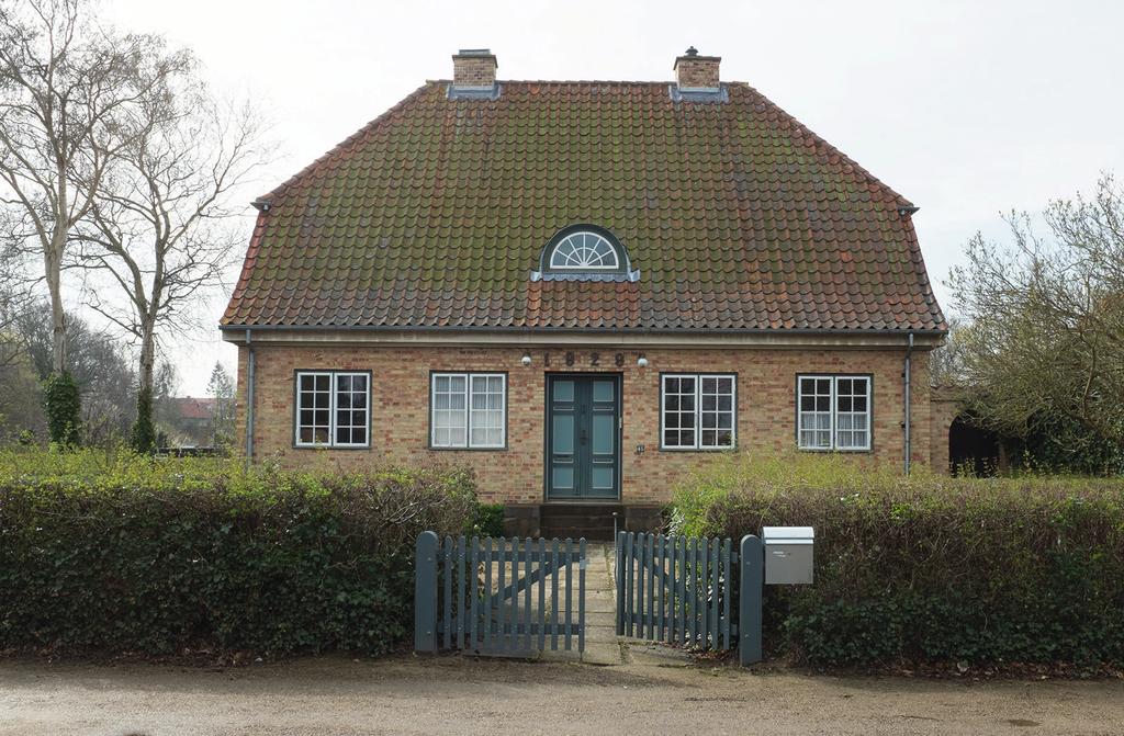 Atmosfære på museum at (be)gribe en stemning 41 Fig. 1. Bakkekammen 45 i Holbæk er tegnet af arkitekten Marius Pedersen, som også selv boede i huset. Det er i dag museum for Bedre Byggeskik.