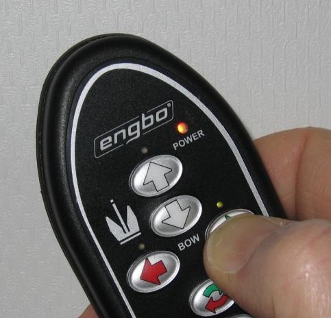 Power indikatoren kan gi følgende informasjon: Grønt lys viser at fjernkontrollen er klar til bruk.