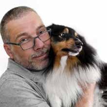 Bjørn Ivar Grøttå, Kleppestø Bosatt på Askøy med kone og barn, jobber som ingeniør innen IT. Vår første Shetland Sheepdog fikk vi i mai 2002.