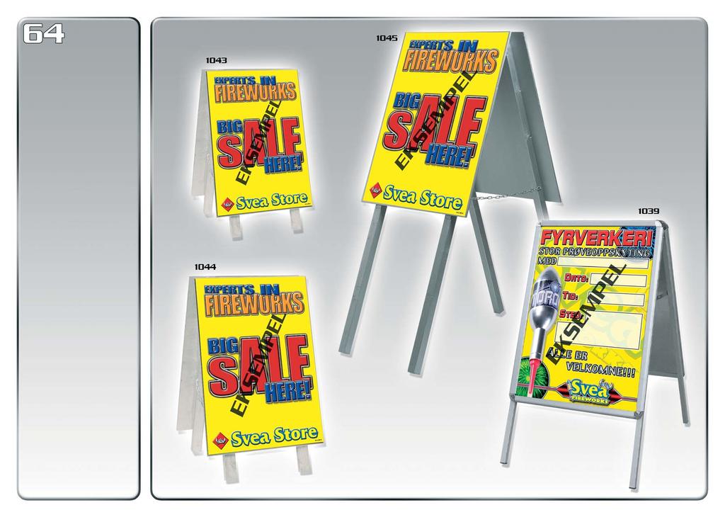 PLAKATSTATIV Queen Size Art. nr.: 1043 55 cm x 10 cm x 80 cm Beskrivelse: Sølvfarget plakatstativ for plakatering på begge sider. Plakater i format 50 cm x 70 cm. PLAKATSTATIV King Size Art. nr.: 1044 75 cm x 10 cm x 110 cm Beskrivelse: Stort sølvfarget plakatstativ for plakatering på begge sider.