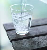 Råd 9: Vann anbefales som drikke Vann anbefales for å dekke mesteparten av væskebehovet Begrens bruken av - Mineralvann -