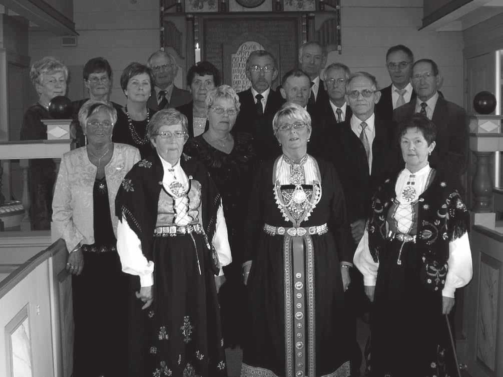 rad fra venstre: Haldis Dahl (Kirkeleit), Sigrid Lyng (Ferkingstad, Astrid Johanne Sandvik (Solbakken), Hellen Naley (Vest), Gerd Turid Olsen (Remø), Kåre Tvedt. 3.