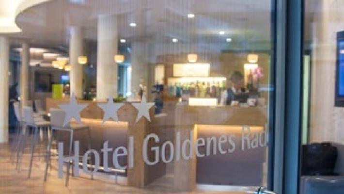 City Partner Hotel Goldenes Rad Ulm Hotel Das Goldenes Rad ligger i hjertet av Ulm, og er et opplagt sted å overnatte på hvis du er på vei på ferie sørpå eller er på vei hjem.