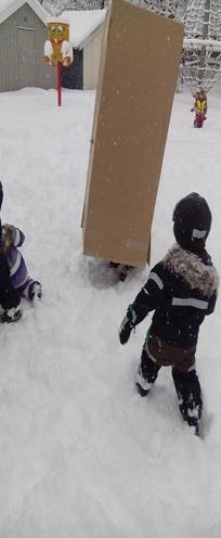 Til tross for at det var tungt å gå i snøen, kjempet de seg gjennom snømassene og fikk brukt kroppene sine, kjent på utfordringer og mestringsfølelse.