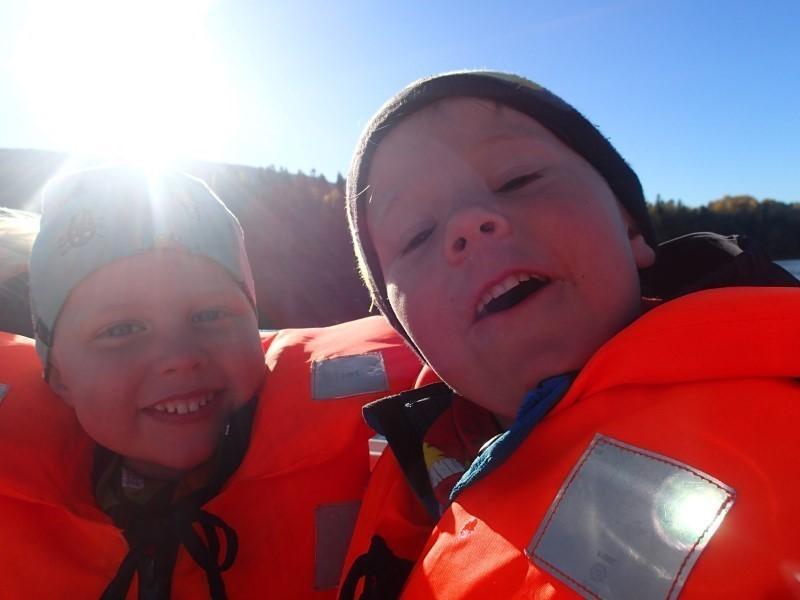 Den siste båtturen for i år var i oktober, og det var en super båttur! Vi hadde strålende vær og tøffet rundt på Steinsfjorden og Tyrifjorden for å si litt takk for denne sesongen.