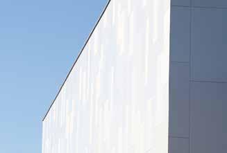 0500-N Høyglans Fasaden til nye Fyrishov idressttshall gir assosiasjoner til perlemor når solen lyser i