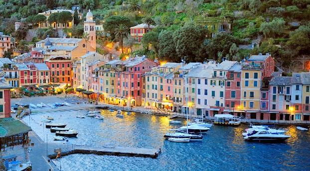 Her får vi litt tid før vi tar en vakker seiltur langs hele Cinque Terre, før vi ved lunsjtider kommer frem til Portovenere.