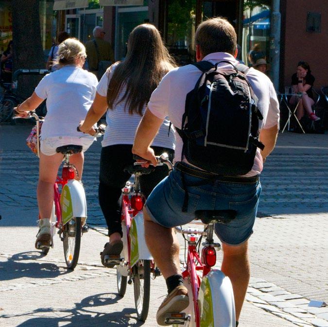 REISENDE TIL MIDTBYEN PÅ EN HELT VANLIG DAG... 65 000 totalt antallet reiser til Midtbyen. Foto: Line Holm/Midtbyen Managament 26 000 kommer i bil. Det tilsvarer cirka 20 000 biler.